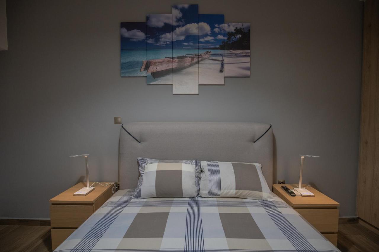 Max Blue Apartment, A Stay Like No Other Piraeus Buitenkant foto